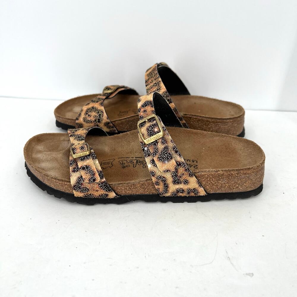 Birki's by Birkenstock Tahiti sandals feature a leopard print glitter finish - Picture 6 of 10